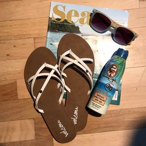 ON HOLD TIL 3/8-VOLCOM Vanilla Flip Flops NWT 10
